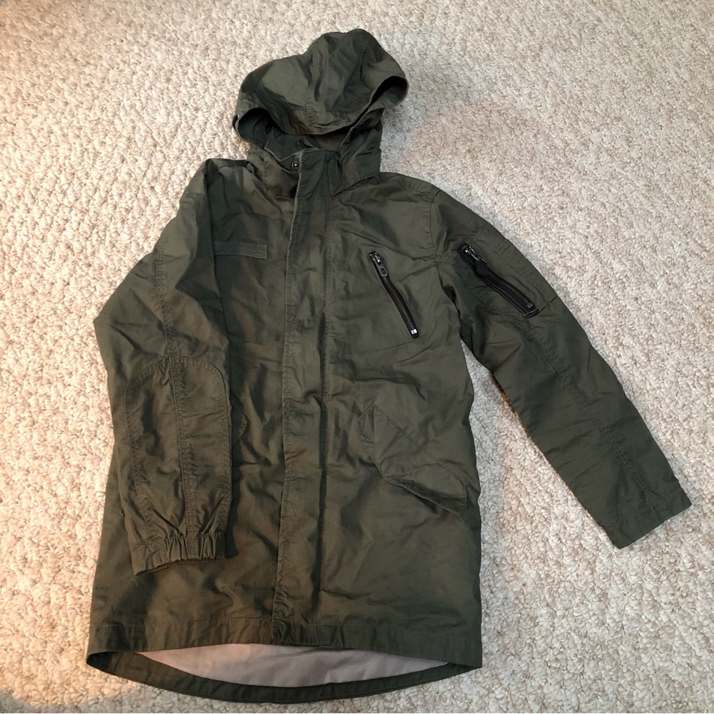 Boys H&M army green lightweight coat with detachable hood. Size EUR 134 US 8-9Y